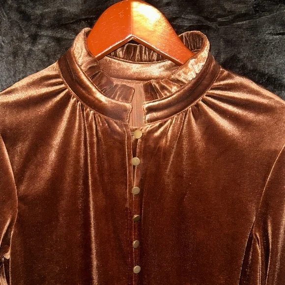 Elegant Brown Velvet women’s blouse - Picture 2 of 4